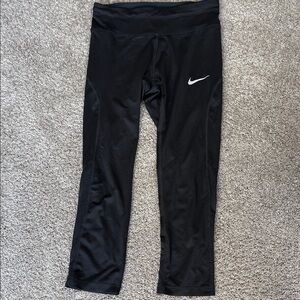 Nike Woman’s Small Black Cropped running tights/leggings